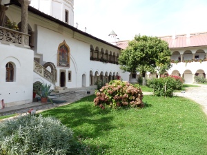 Curtea interioară a Mănăstirii Hurezi